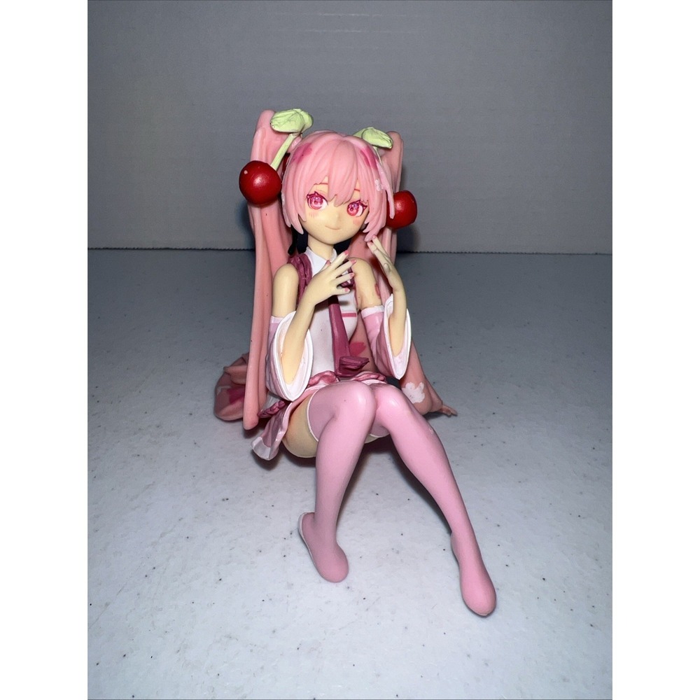 Hatsune Sakura Miku Noodle Stopper 4" Figure 2023 Smiling Ver. Japan